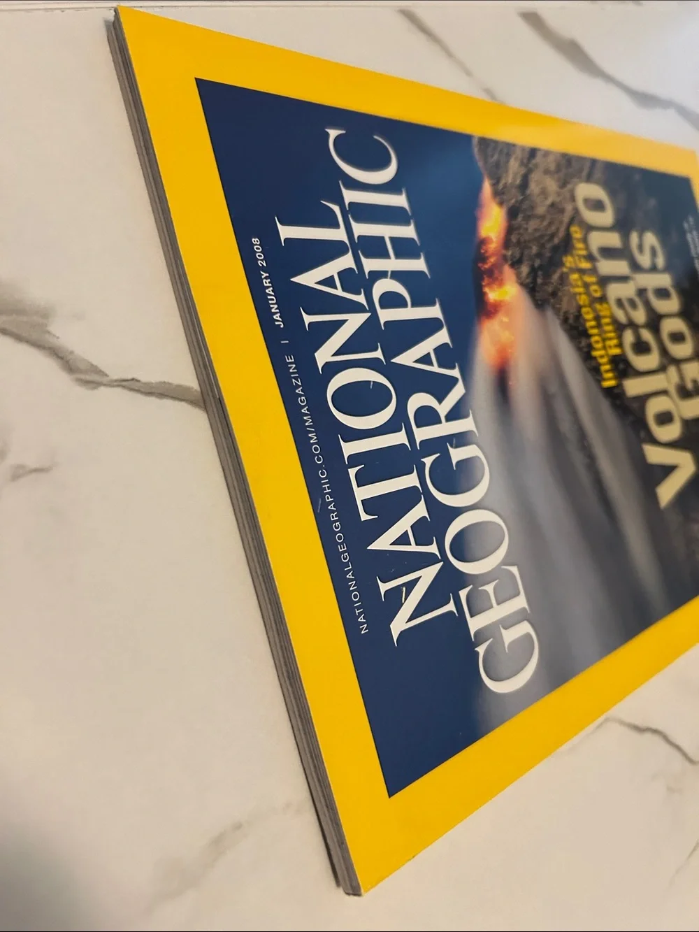 Vintage 01/2008 - National Geographic - Volcano gods - Volume 213 - No. 1